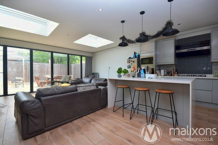 4 Bedroom Semi-Detached House To Rent In Angles Road, London, SW16