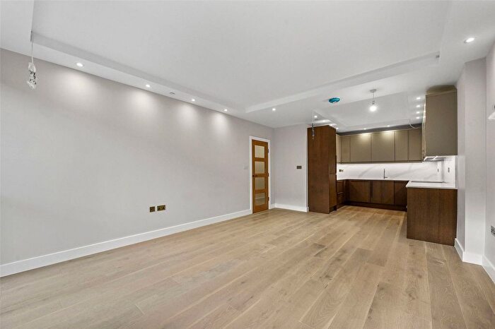 1 Bedroom Flat For Sale In Knightswood House, Rowe Lane, E9