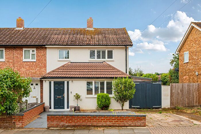 3 Bedroom Semi Detached House For Sale In Kingsdown Way, Bromley, BR2