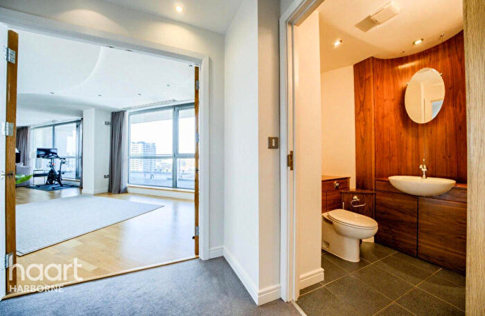 2 Bedroom Penthouse To Rent In Breathtaking City Centre Penthouse, B1