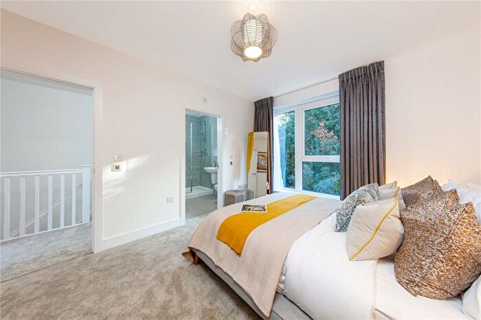 3 Bedroom Terraced House For Sale In Ballast Road, Erith, DA8
