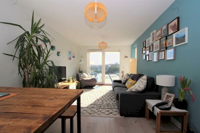 2 Bedroom Apartment To Rent In Fuller Court, Park Road, Crouch End, N8