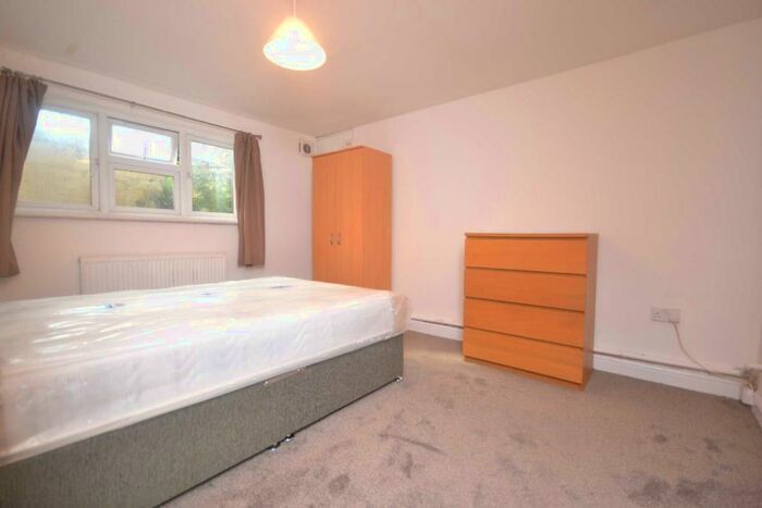 1 Bedroom Flat To Rent In Hamilton Road, Reading, RG1