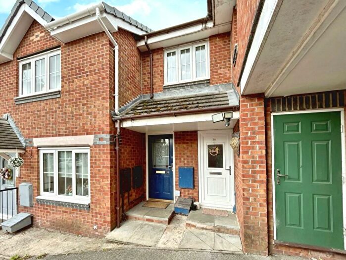 2 Bedroom Flat To Rent In Lawnwood Drive, Goldthorpe, Rotherham, S63