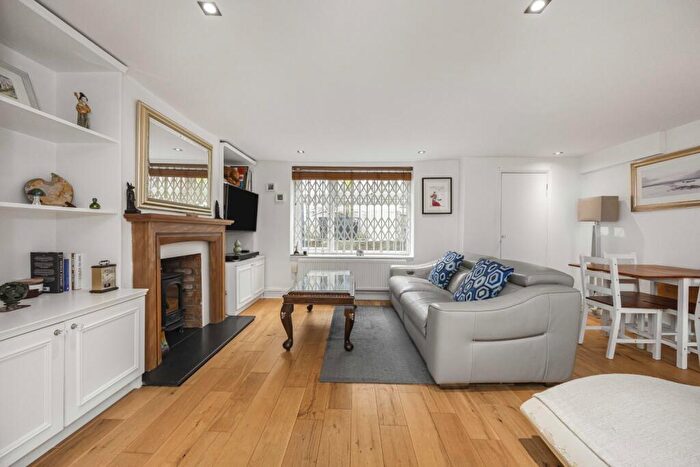 3 Bedroom House For Sale In Windmill Lane, London, E15