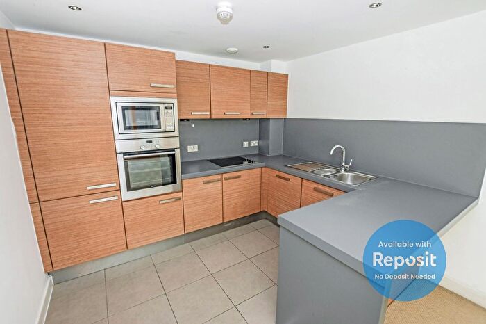 2 Bedroom Flat To Rent In Britton House, Lord Street, Green Quarter, Manchester, M4