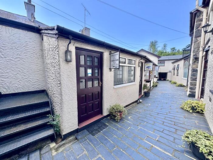 House For Sale In Ancaster Square, Llanrwst, LL26