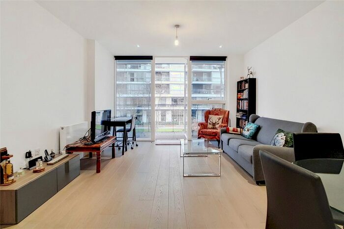 2 Bedroom Flat To Rent In River Gardens Walk, London, SE10