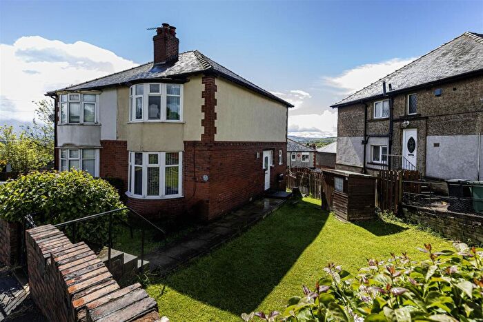2 Bedroom Semi Detached House For Sale In Tanyard Road, Oakes, Huddersfield, HD3