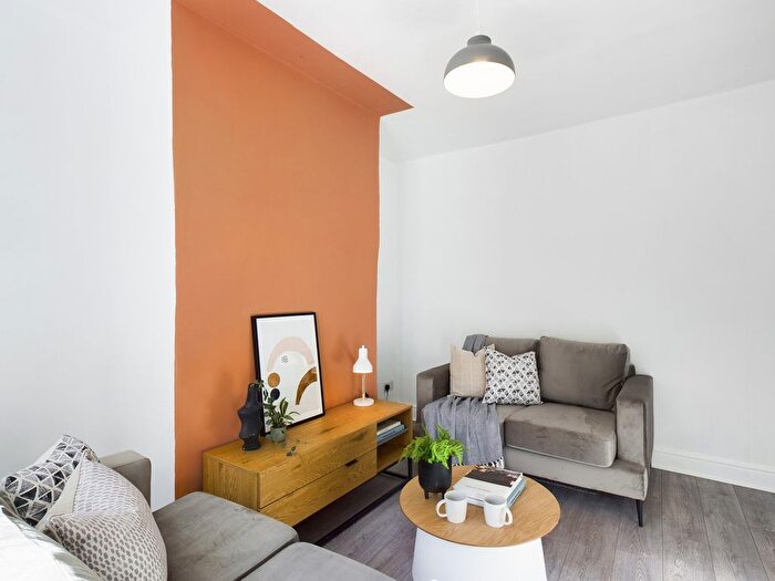 6 Bedroom Semi-Detached House To Rent In Deramore Street, Manchester, M14