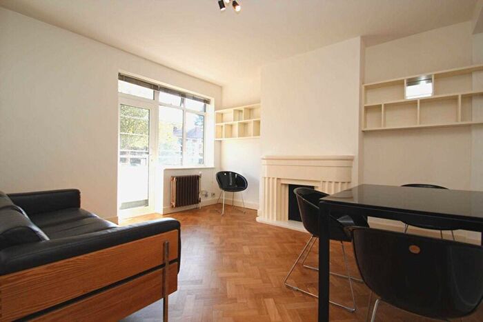 2 Bedroom Apartment To Rent In North Hill, Highgate, N6