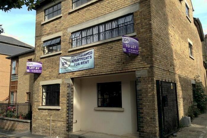 2 Bedroom Flat To Rent In Pilgrim House, Princes Street, Gravesend, Kent, DA11