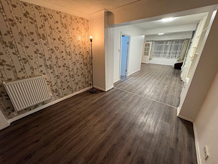 5 Bedroom Semi-Detached House To Rent In Sipson Road, West Drayton, UB7