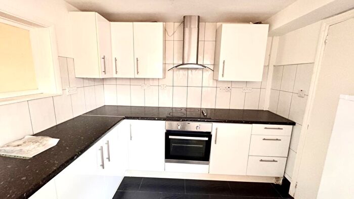 3 Bedroom Semi-Detached House To Rent In Hillhouse Road, Dartford, Kent, DA2