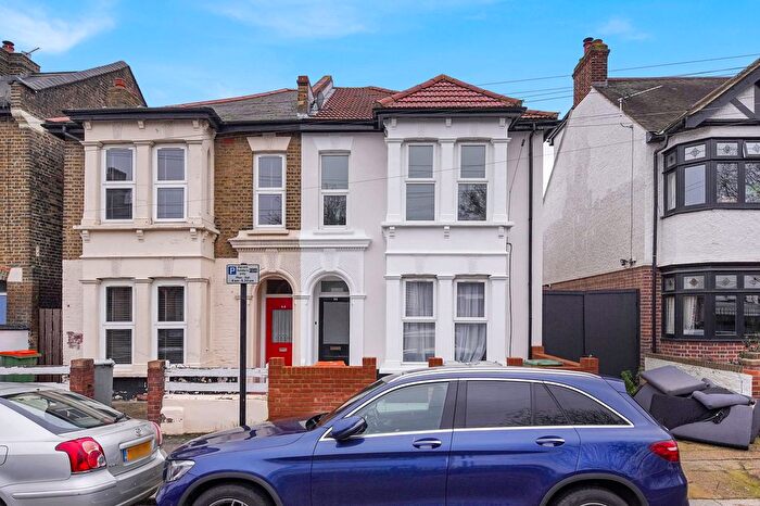 2 Bedroom Flat For Sale In Cranmer Road, Forest Gate, E7