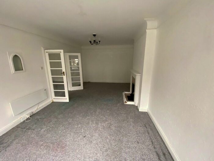 2 Bedroom Flat To Rent In Belsize Avenue, London, NW3