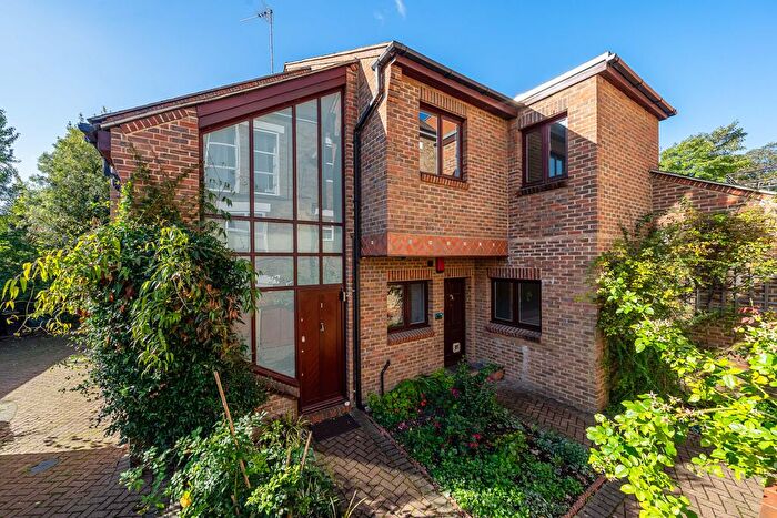3 Bedroom Detached House For Sale In Banister Mews, London, NW6