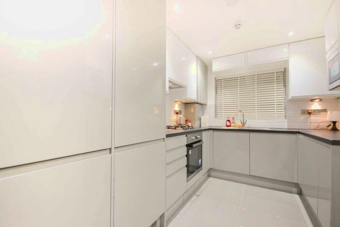 4 Bedroom Terraced House To Rent In Canterbury Place, Elephant And Castle, London, SE17