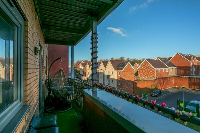 2 Bedroom Flat To Rent In Selden Hill, Hemel Hempstead, Hertfordshire, HP2
