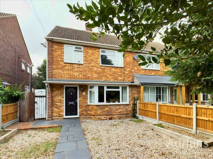 3 Bedroom Semi-Detached House To Rent In Broomfield Road, Chelmsford, CM1