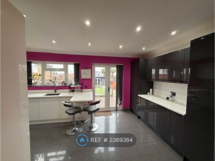 3 Bedroom Semi-Detached House To Rent In Thornhill Avenue, London, SE18