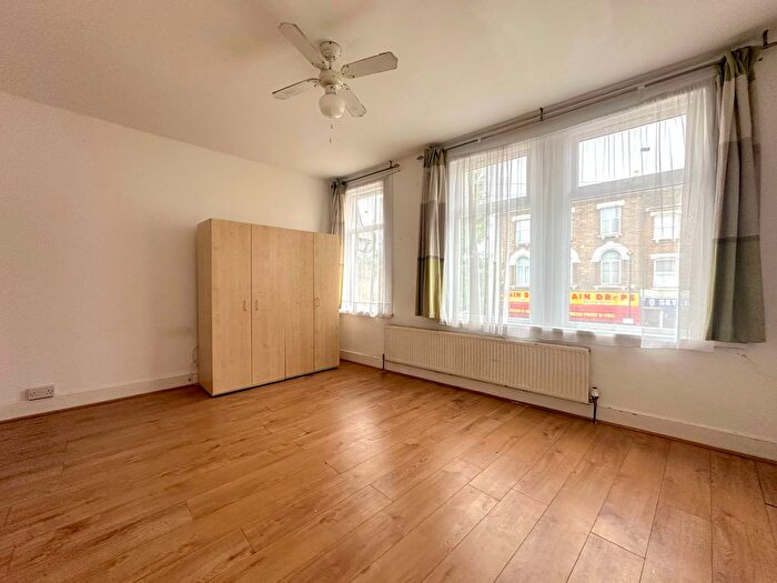 2 Bedroom Maisonette To Rent In Vicarage Road, Leyton, E10