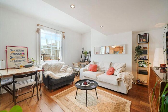 2 Bedroom Apartment For Sale In Chetwynd Road, London, NW5