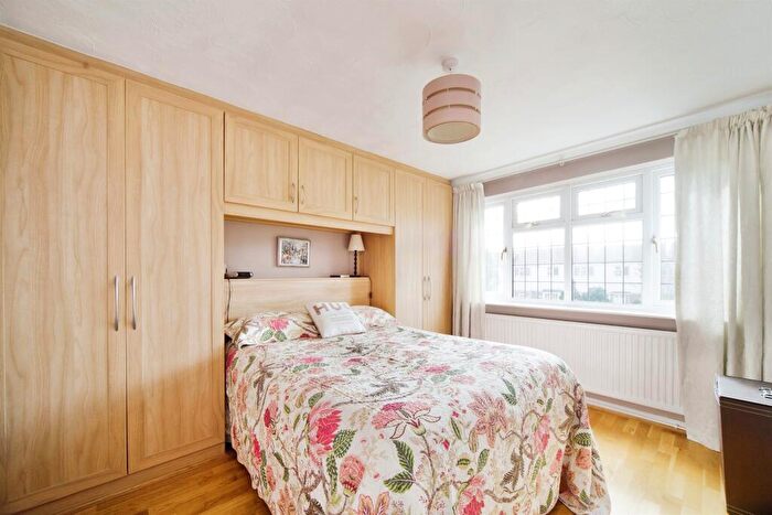 3 Bedroom End Of Terrace House For Sale In Cozens Lane East, Broxbourne, EN10