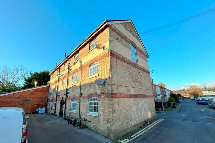 1 Bedroom Flat To Rent In Wimborne, BH21