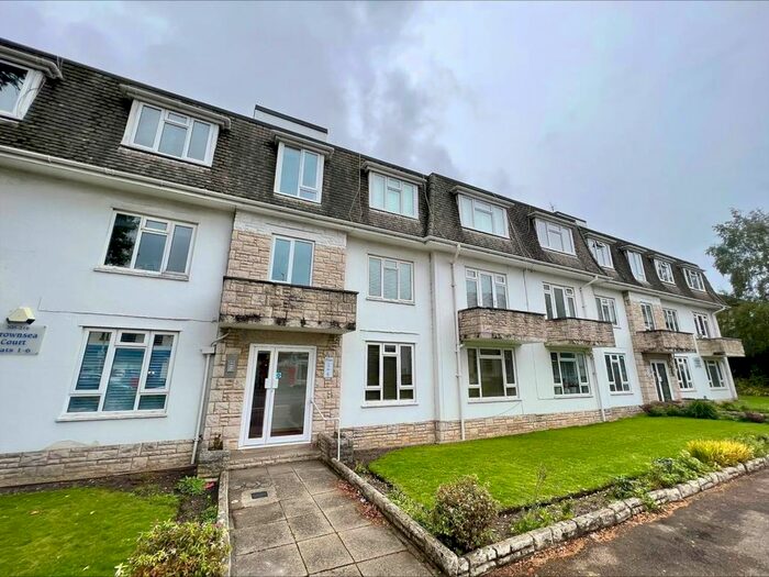 2 Bedroom Flat To Rent In Sandbanks Road, Poole, BH14
