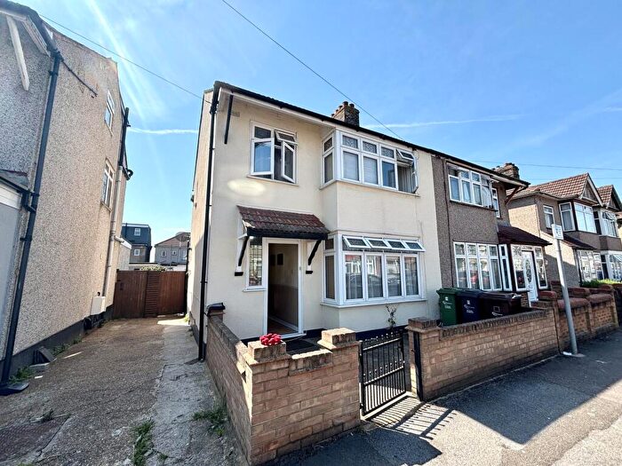 3 Bedroom Semi-Detached House To Rent In Foxlands Road, Dagenham, RM10