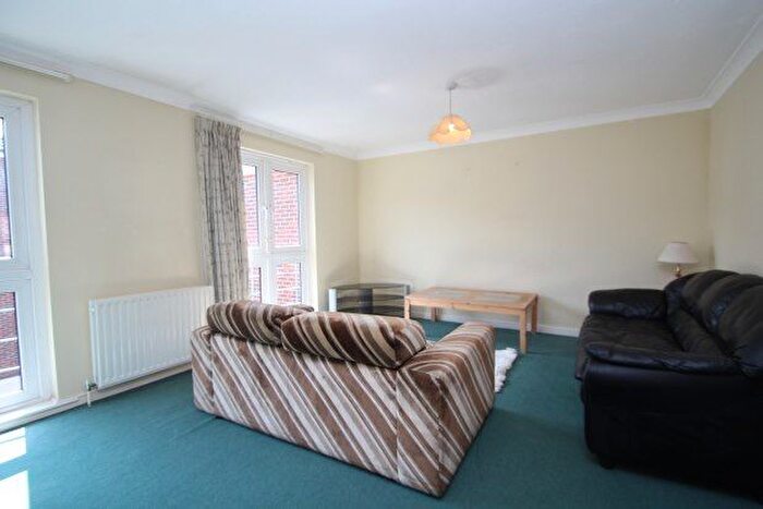 2 Bedroom Flat To Rent In Andrew's House, Purley, CR8