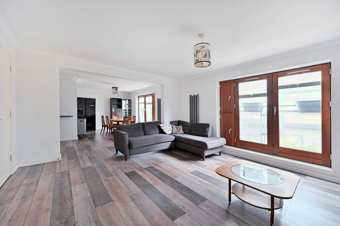2 Bedroom Flat To Rent In Atlantic House, Waterson Street, Shoreditch, London, E2