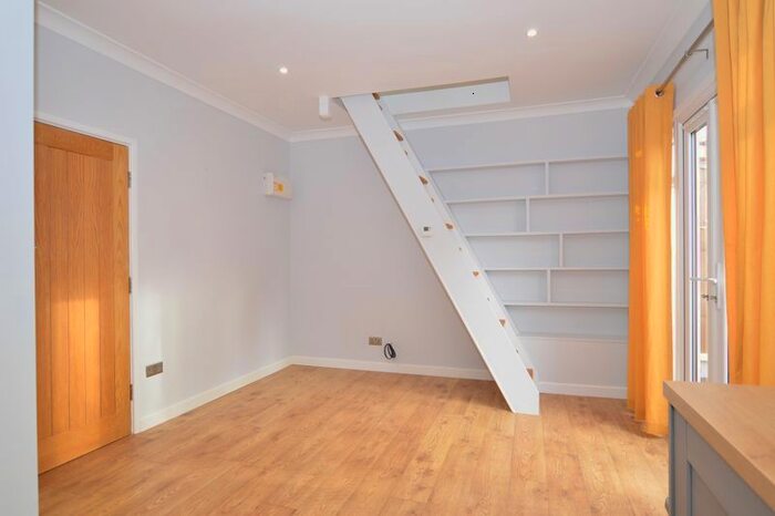 Studio To Rent In Southfield Park, North Harrow, Harrow HA2