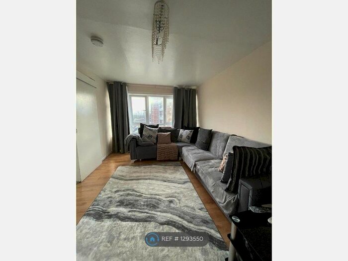 1 Bedroom Flat To Rent In Snells Park, London N18