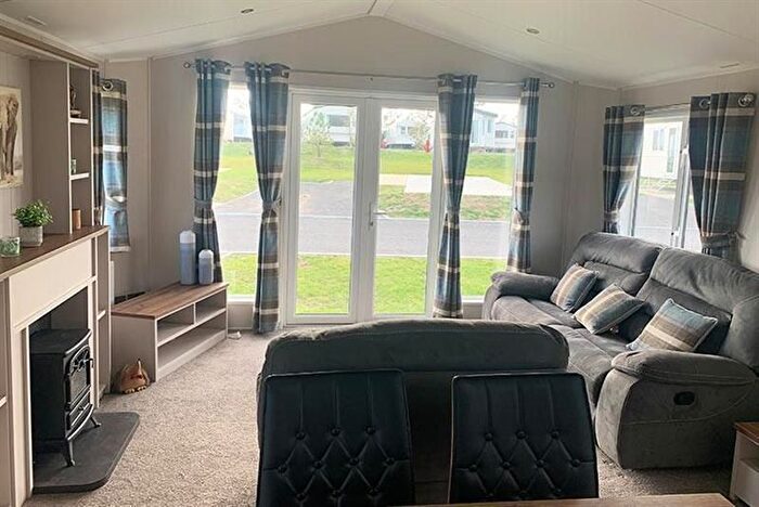 2 Bedroom Mobile/park Home For Sale In Hillway Road, Bembridge, PO35