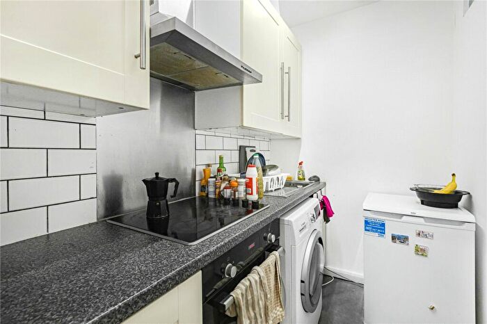 2 Bedroom Apartment To Rent In St. John's Estate, Hoxton, London, N1