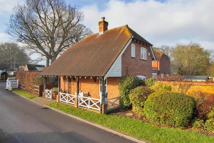 3 Bedroom Detached House For Sale In Hildenbrook Farm, Hildenborough, Tonbridge, TN11