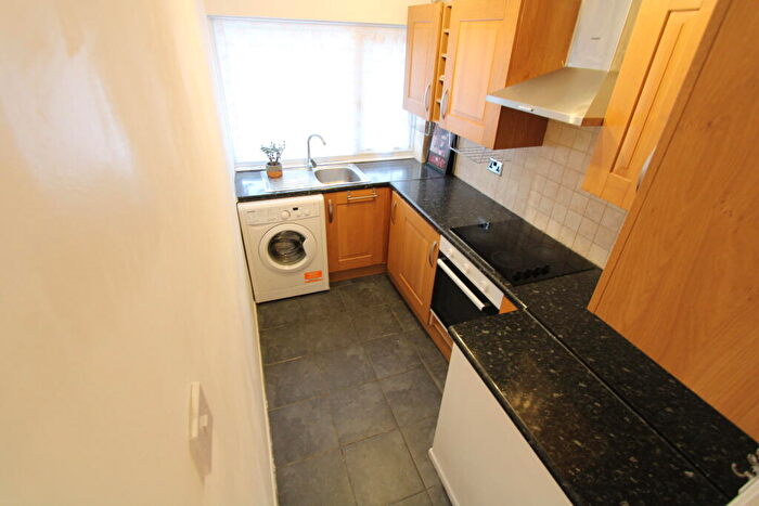 1 Bedroom Flat To Rent In Priestley Road, Mitcham, Merton, CR4