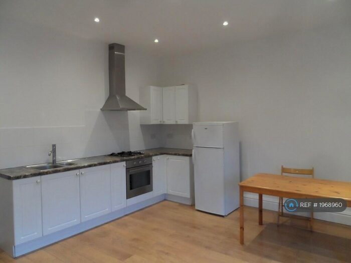 2 Bedroom Flat To Rent In Reddish, Stockport, SK5