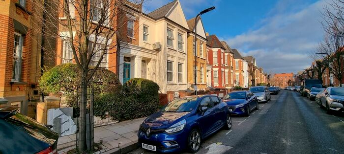 1 Bedroom Flat To Rent In Forburg Road, London, N16