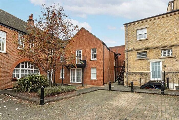 2 Bedroom Flat To Rent In Lee High Road, London, SE12