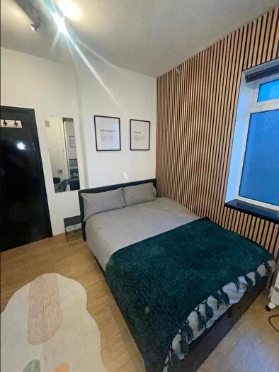 Studio To Rent In Walworth Road, London, SE17