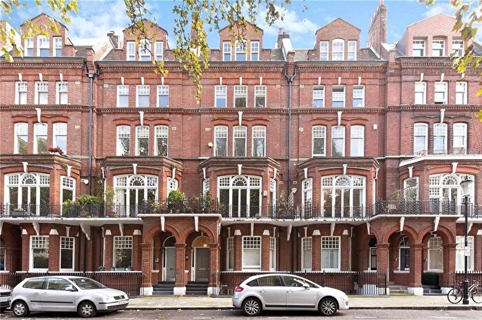 2 Bedroom Flat For Sale In Elm Park Gardens, London, SW10