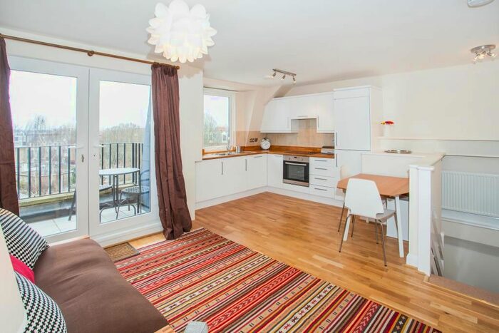 1 Bedroom Flat To Rent In Boscombe Road, Shepherds Bush W12