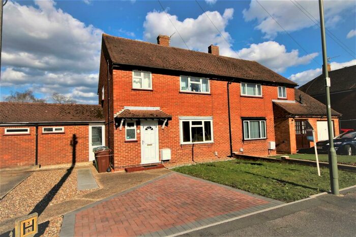 4 Bedroom House To Rent In Maple Grove, Guildford, GU1