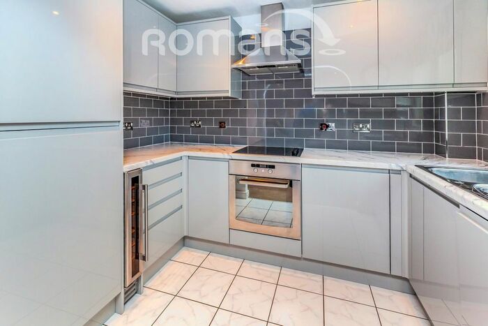 2 Bedroom Flat To Rent In London Road, Ascot, SL5