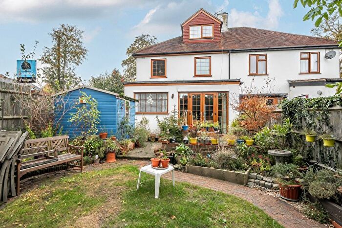 4 Bedroom Semi-detached House For Sale In Woodfield Avenue, Carshalton, SM5