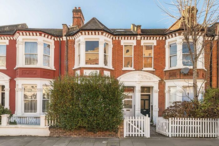 3 Bedroom Flat To Rent In Pennard Road, London, W12