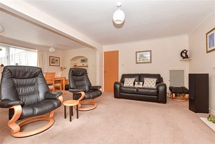 3 Bedroom Detached House For Sale In The Glen, Shepherdswell, Dover, Kent, CT15